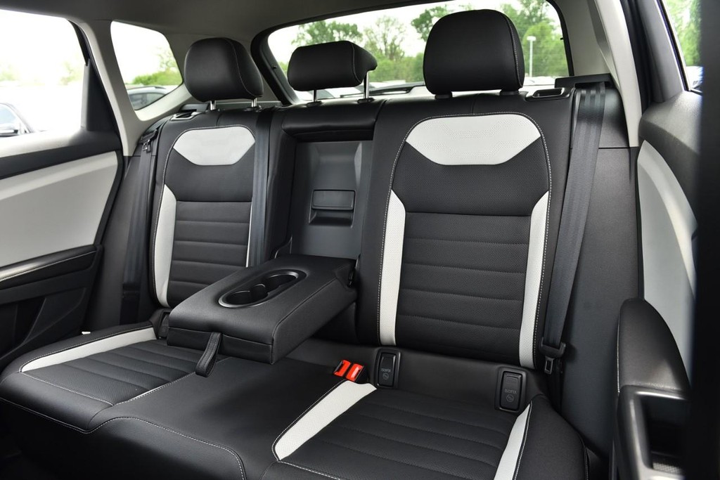 Volkswagen Taos Vehicle Full-screen Gallery Image 23