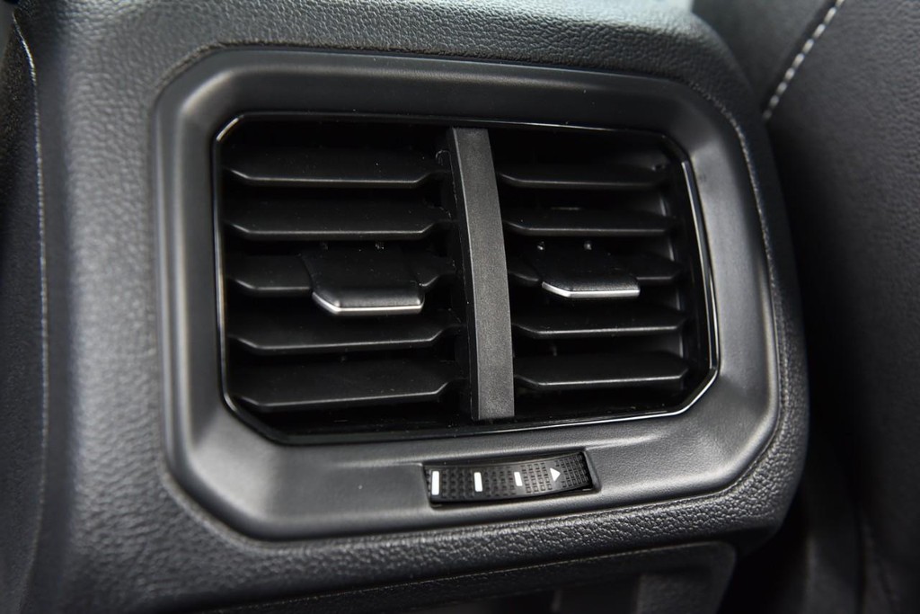 Volkswagen Taos Vehicle Full-screen Gallery Image 24