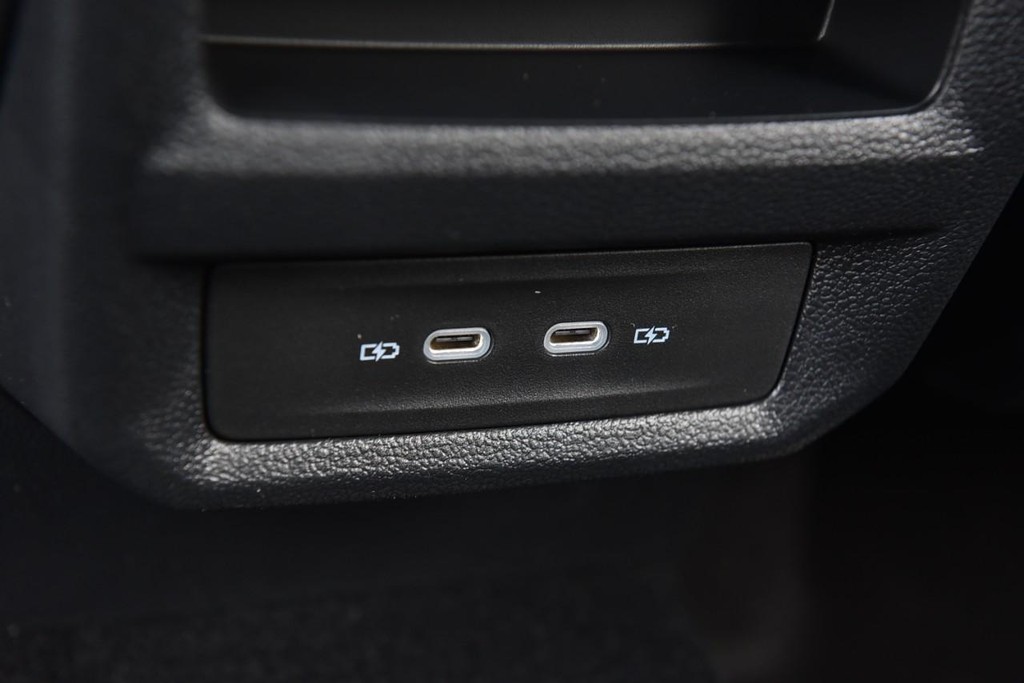 Volkswagen Taos Vehicle Full-screen Gallery Image 25