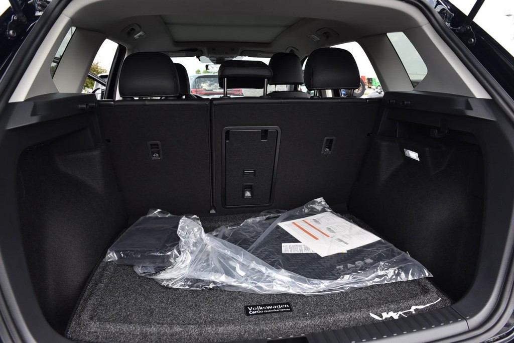 Volkswagen Taos Vehicle Full-screen Gallery Image 26