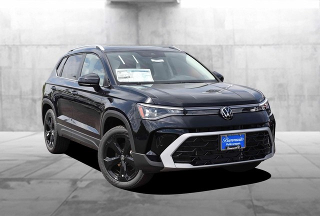 Volkswagen Taos Vehicle Image 02