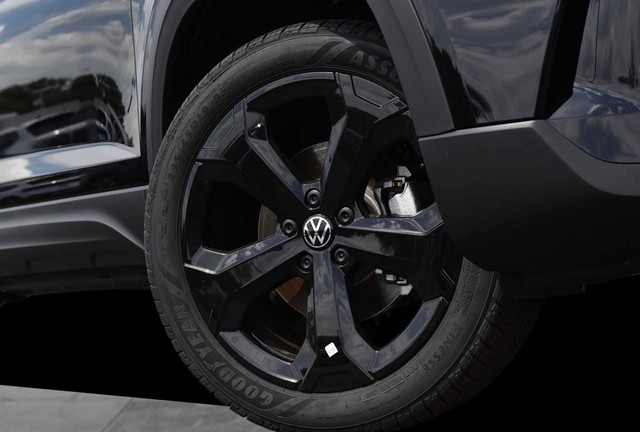 Volkswagen Taos Vehicle Image 03