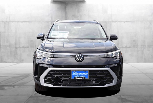 Volkswagen Taos Vehicle Image 04