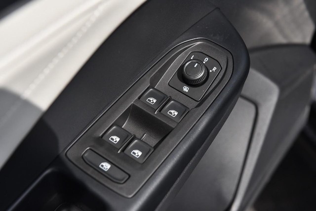 Volkswagen Taos Vehicle Image 08