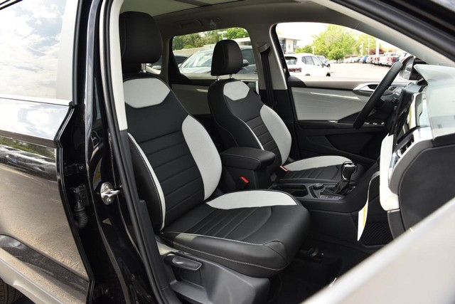 Volkswagen Taos Vehicle Image 21
