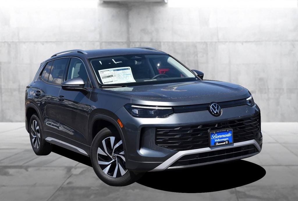 Volkswagen Tiguan Vehicle Full-screen Gallery Image 2
