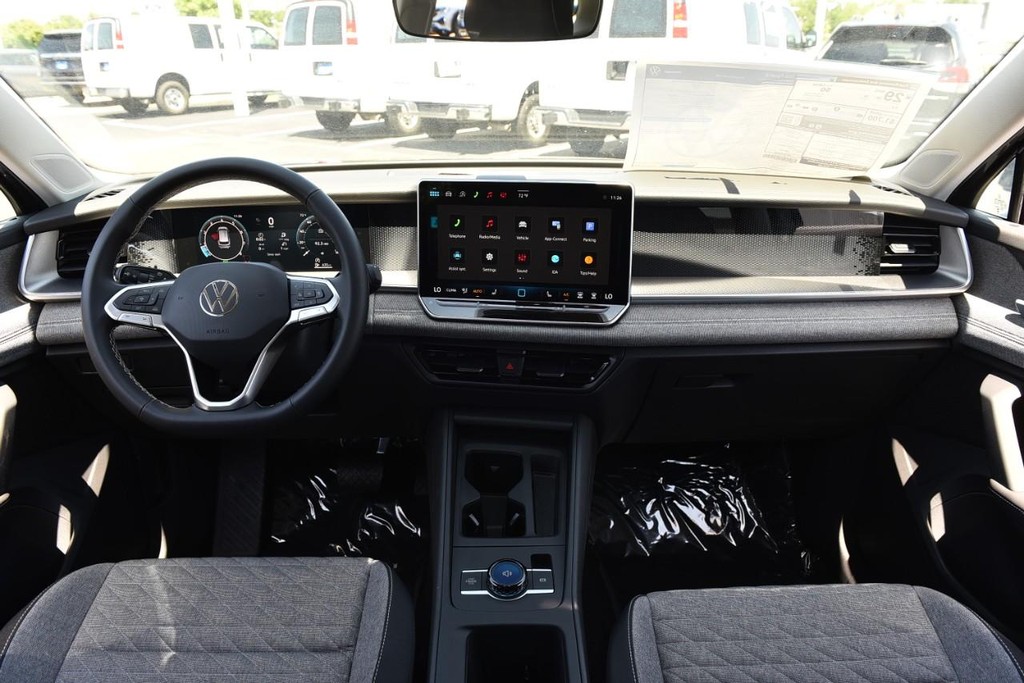 Volkswagen Tiguan Vehicle Full-screen Gallery Image 7
