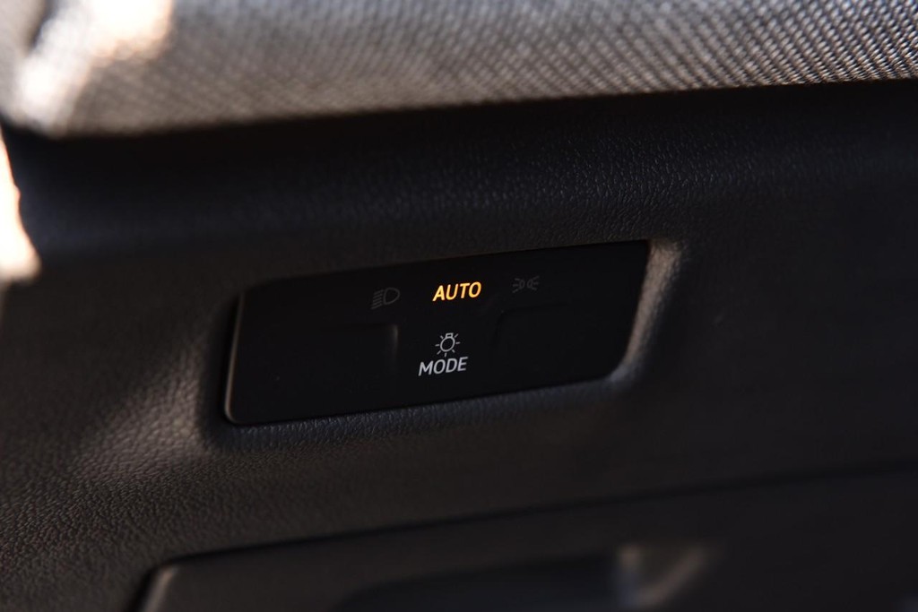 Volkswagen Tiguan Vehicle Full-screen Gallery Image 10