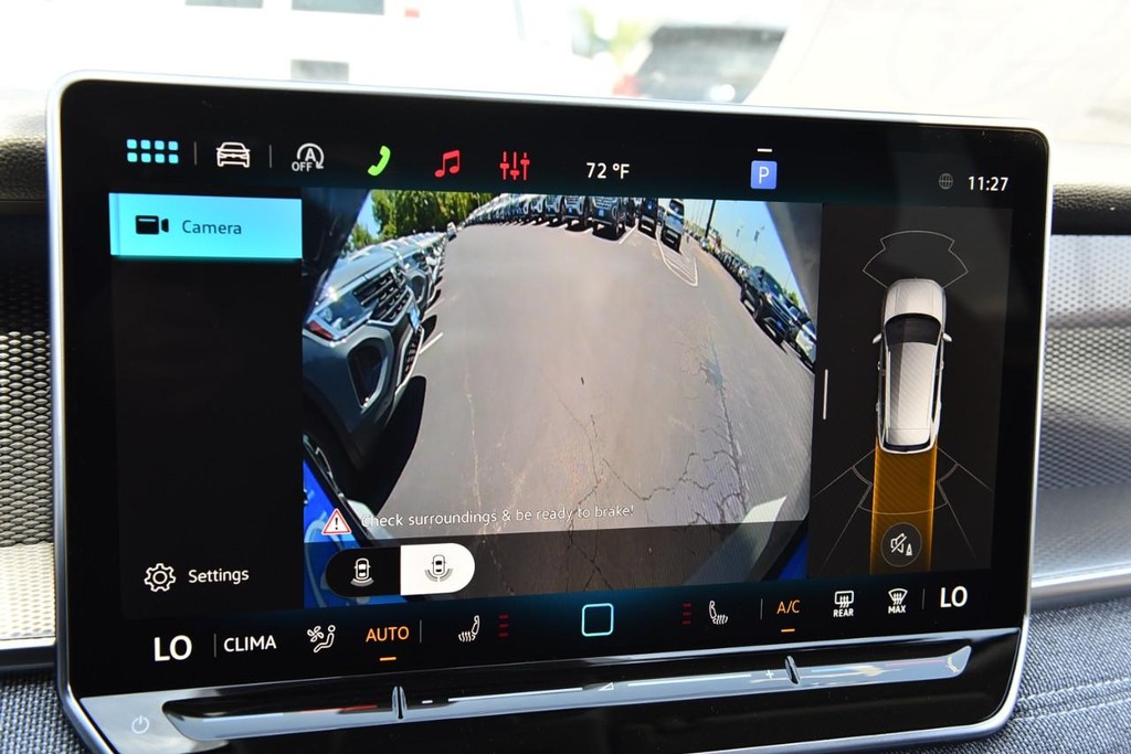 Volkswagen Tiguan Vehicle Full-screen Gallery Image 13