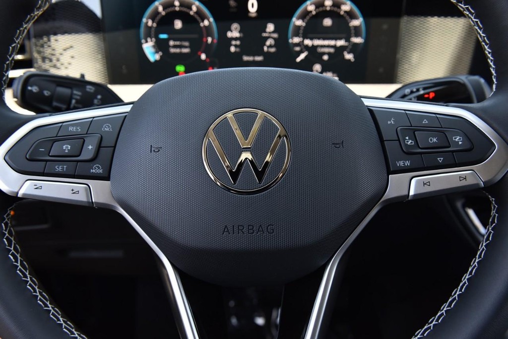 Volkswagen Tiguan Vehicle Full-screen Gallery Image 17