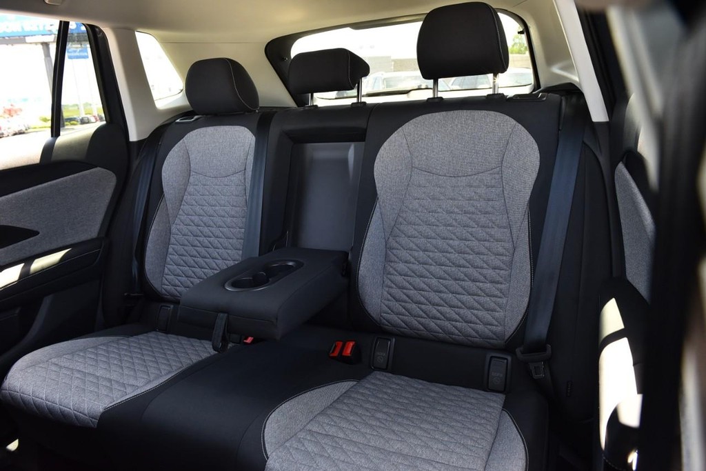 Volkswagen Tiguan Vehicle Full-screen Gallery Image 20
