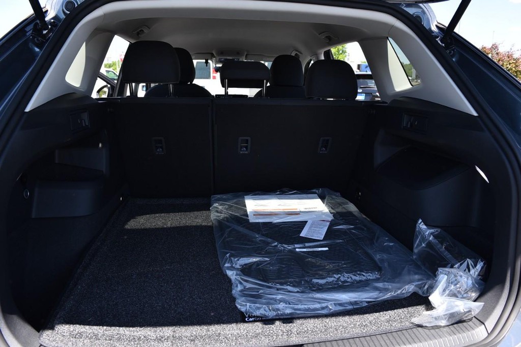 Volkswagen Tiguan Vehicle Full-screen Gallery Image 23
