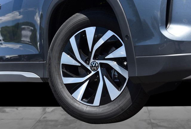 Volkswagen Tiguan Vehicle Image 03