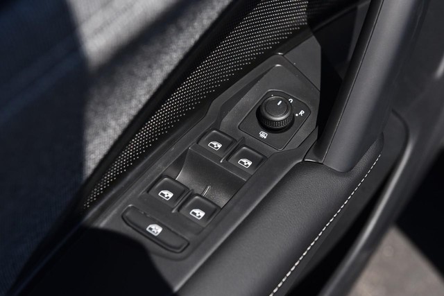 Volkswagen Tiguan Vehicle Image 08