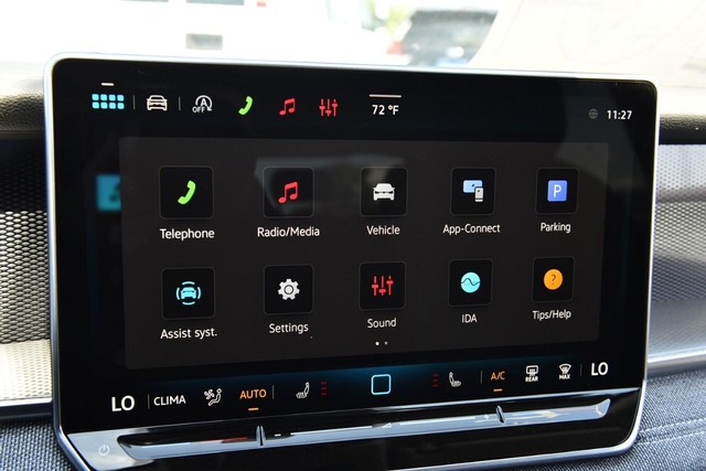 Volkswagen Tiguan Vehicle Image 14