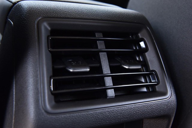 Volkswagen Tiguan Vehicle Image 21