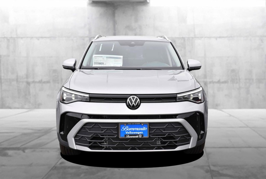 Volkswagen Taos Vehicle Full-screen Gallery Image 4