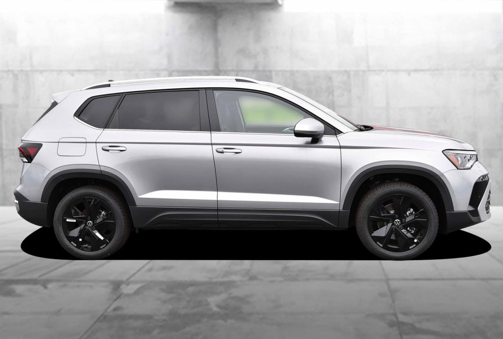 Volkswagen Taos Vehicle Full-screen Gallery Image 5