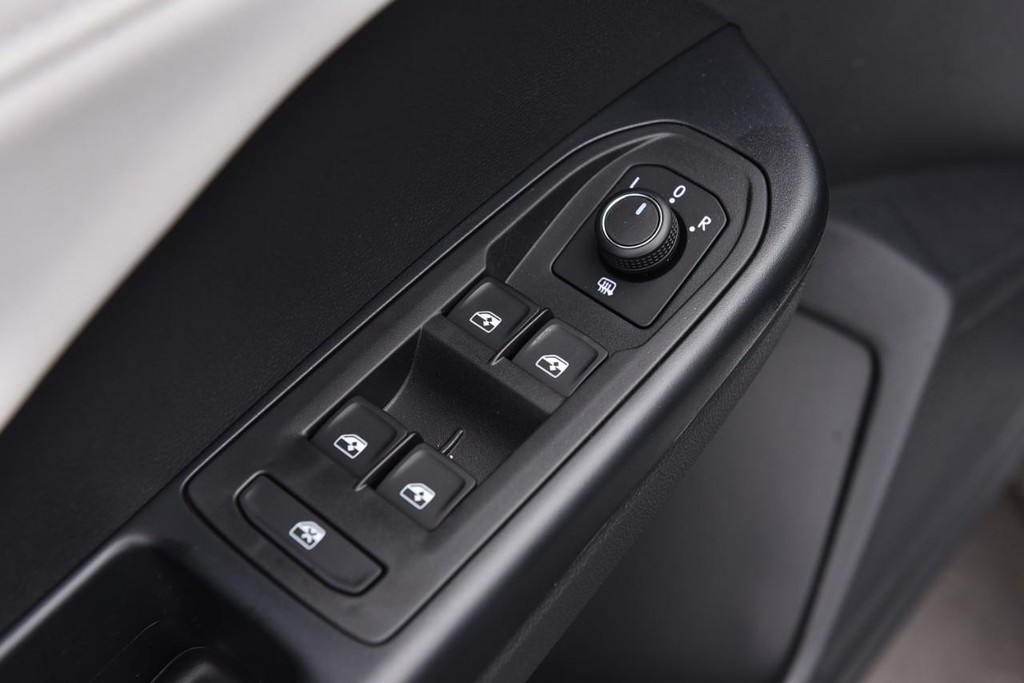 Volkswagen Taos Vehicle Full-screen Gallery Image 8