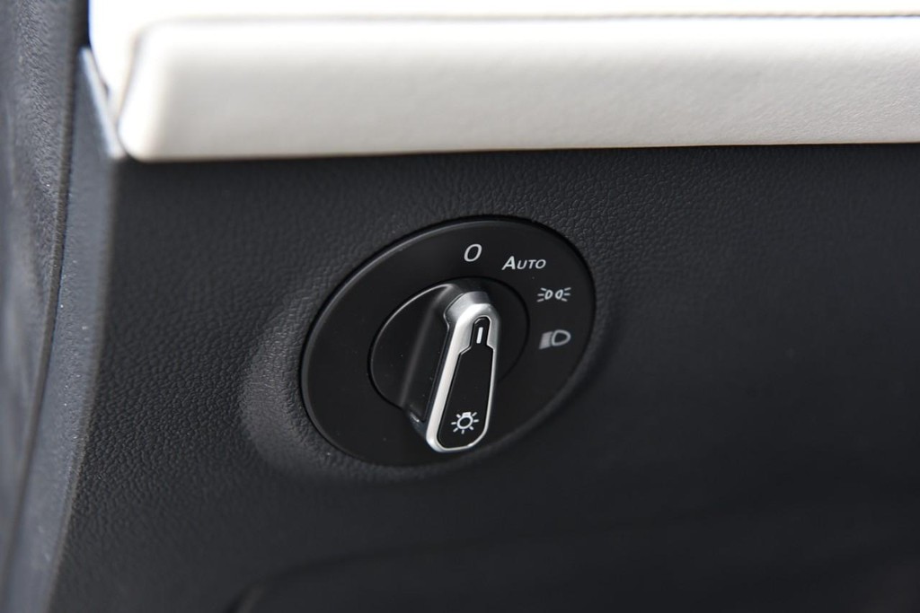 Volkswagen Taos Vehicle Full-screen Gallery Image 10