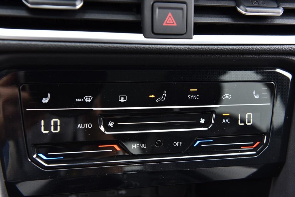 Volkswagen Taos Vehicle Full-screen Gallery Image 14