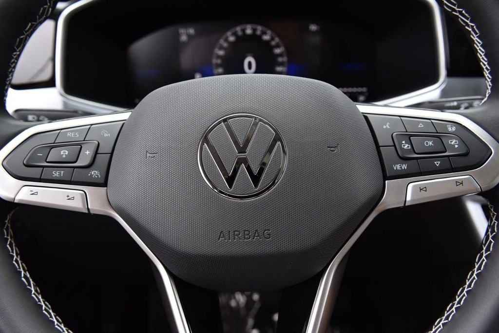 Volkswagen Taos Vehicle Full-screen Gallery Image 17