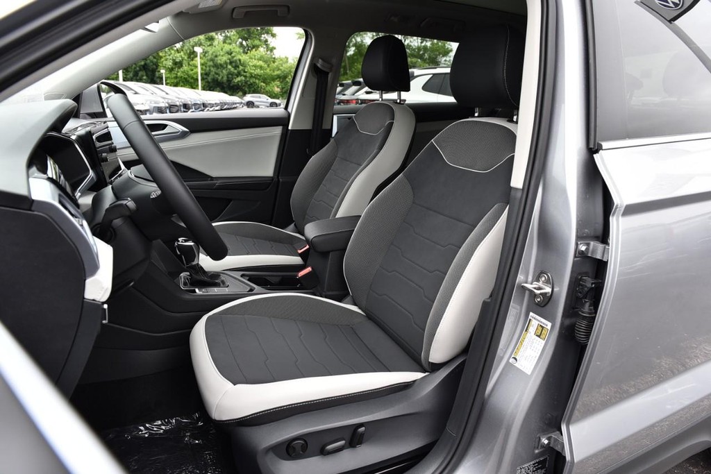 Volkswagen Taos Vehicle Full-screen Gallery Image 18