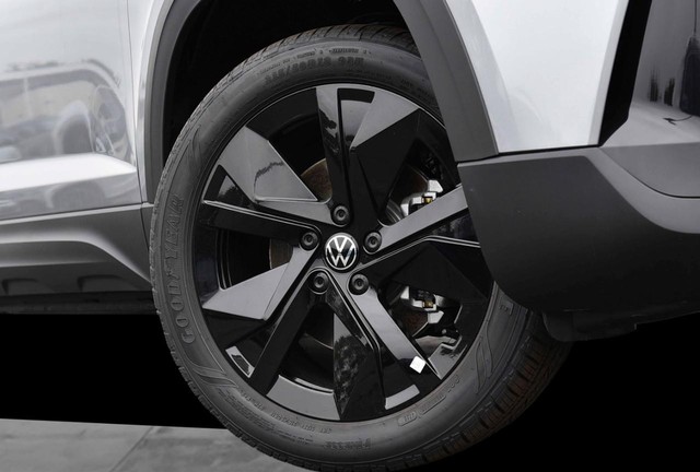 Volkswagen Taos Vehicle Image 03