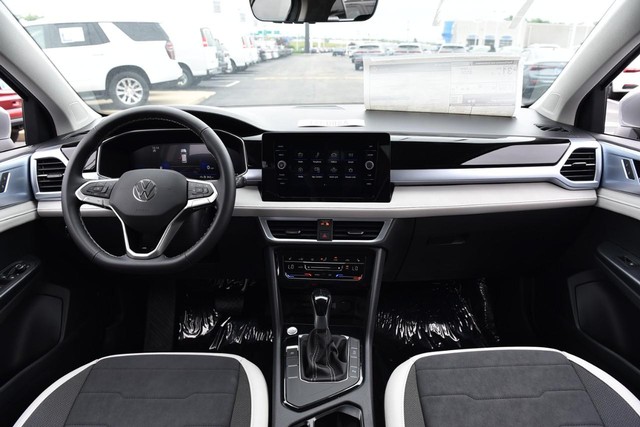 Volkswagen Taos Vehicle Image 07