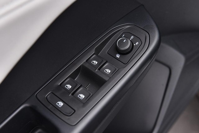 Volkswagen Taos Vehicle Image 08