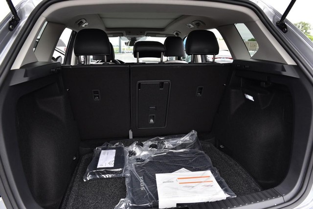 Volkswagen Taos Vehicle Image 24