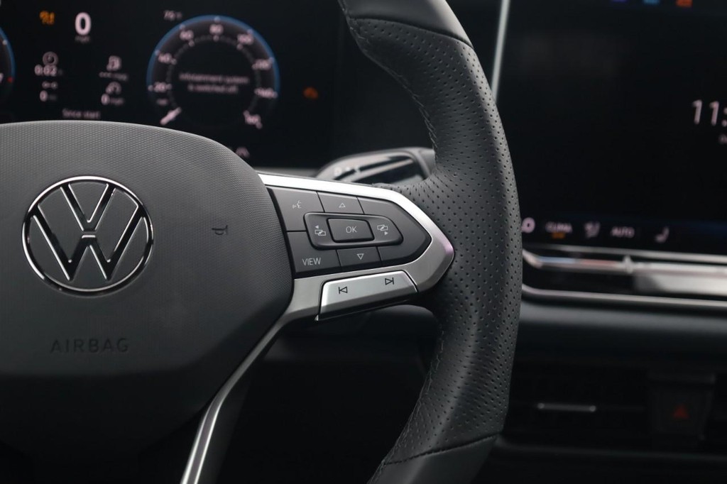 Volkswagen Tiguan Vehicle Full-screen Gallery Image 9