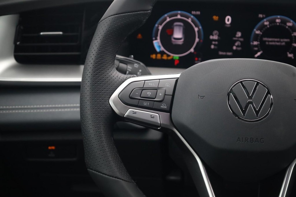 Volkswagen Tiguan Vehicle Full-screen Gallery Image 10