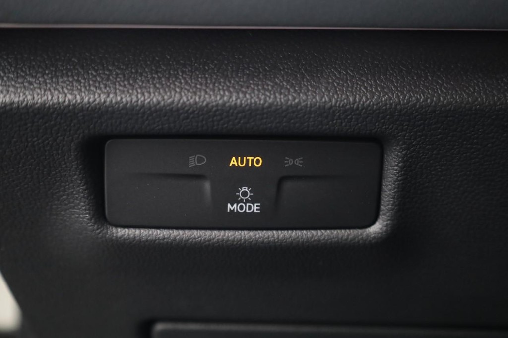 Volkswagen Tiguan Vehicle Full-screen Gallery Image 13
