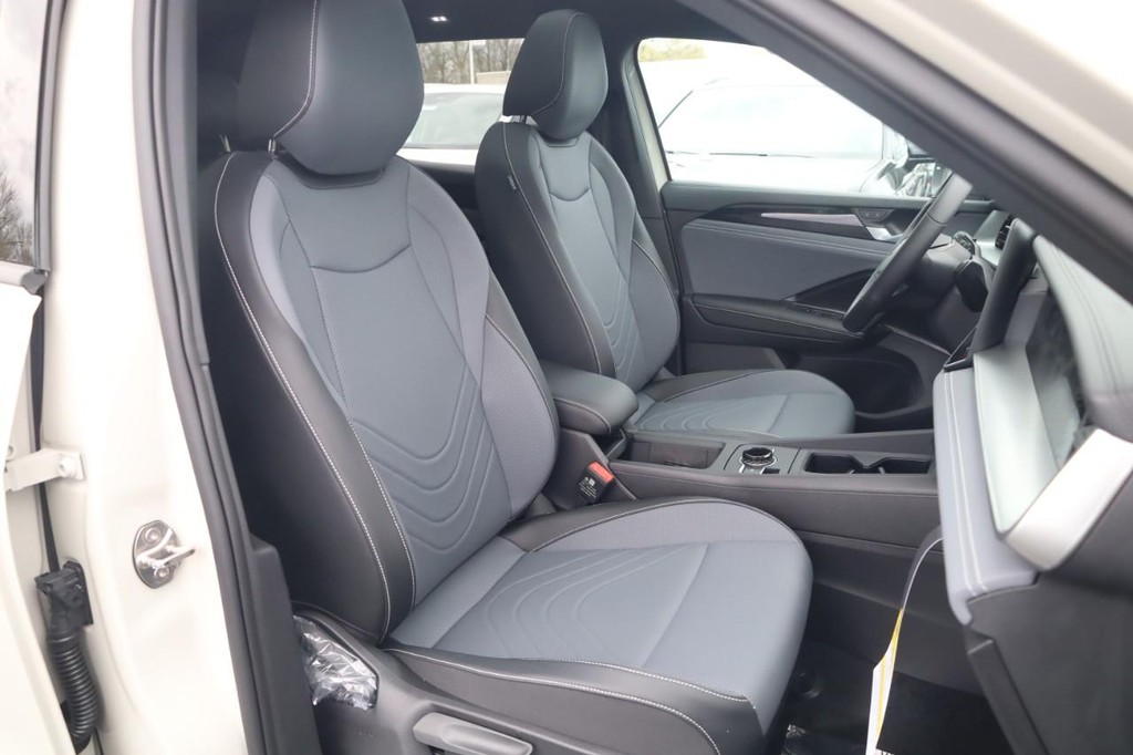 Volkswagen Tiguan Vehicle Full-screen Gallery Image 19