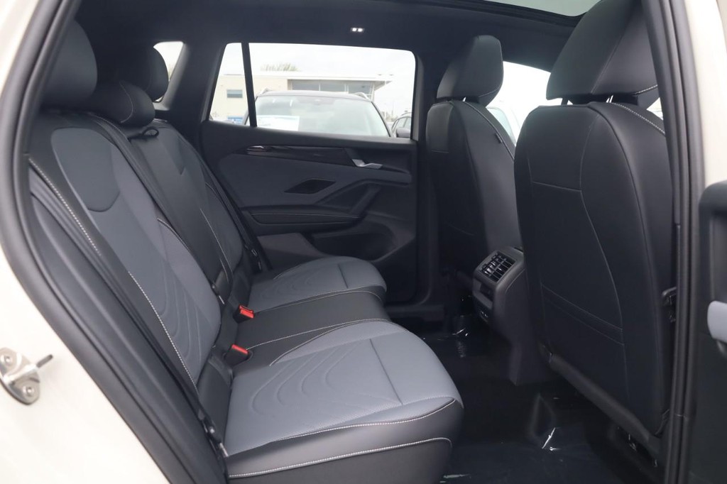 Volkswagen Tiguan Vehicle Full-screen Gallery Image 20