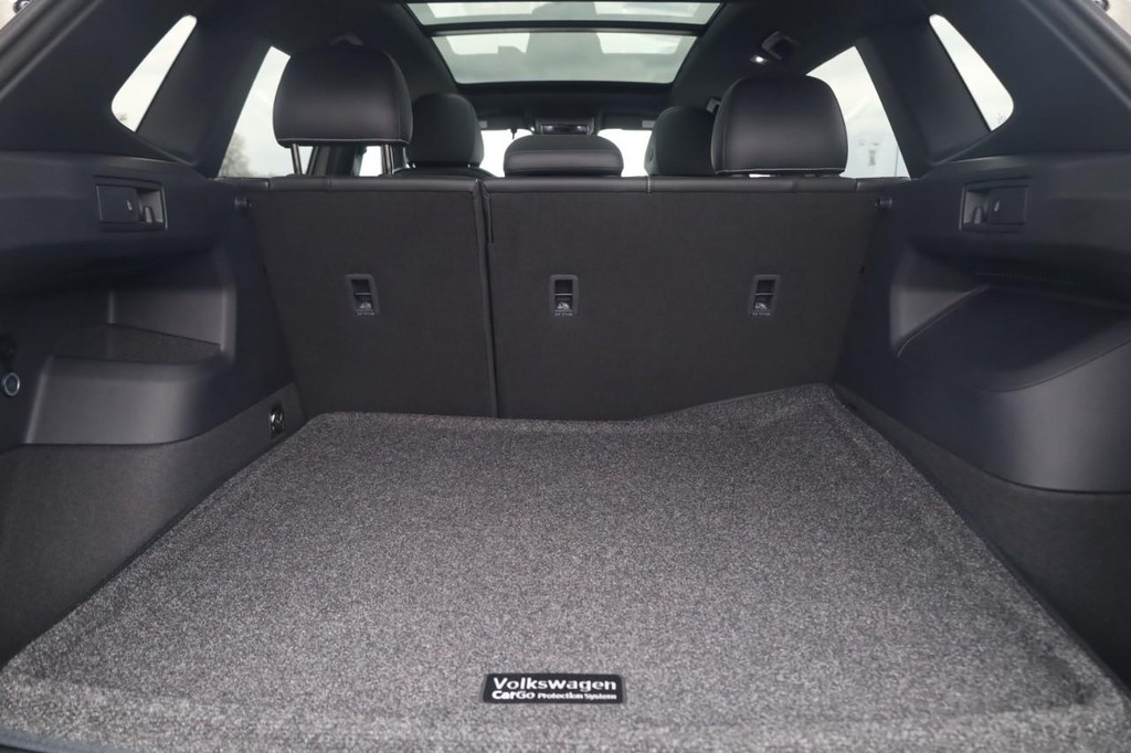 Volkswagen Tiguan Vehicle Full-screen Gallery Image 22