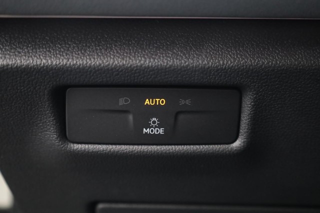 Volkswagen Tiguan Vehicle Image 13