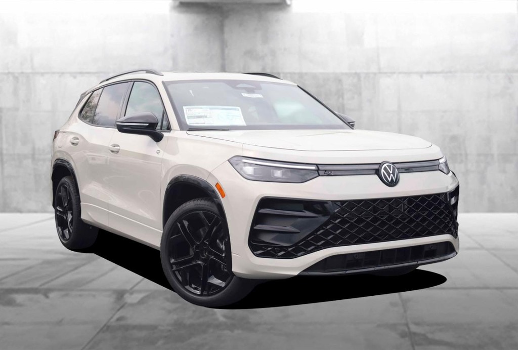 Volkswagen Tiguan Vehicle Full-screen Gallery Image 2