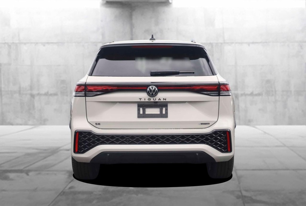 Volkswagen Tiguan Vehicle Full-screen Gallery Image 6