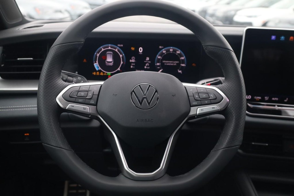 Volkswagen Tiguan Vehicle Full-screen Gallery Image 8