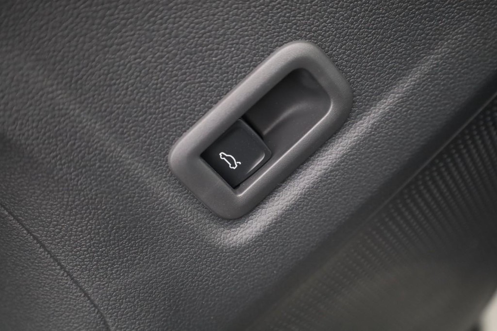 Volkswagen Tiguan Vehicle Full-screen Gallery Image 12