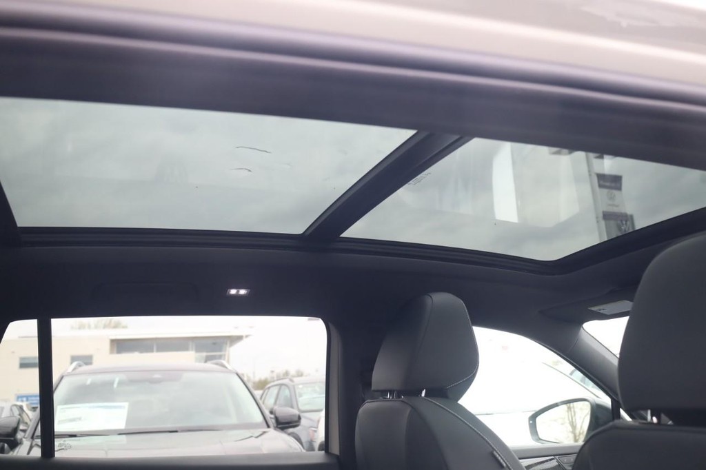 Volkswagen Tiguan Vehicle Full-screen Gallery Image 21