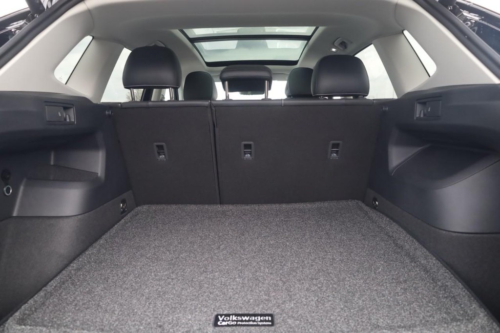 Volkswagen Tiguan Vehicle Full-screen Gallery Image 22