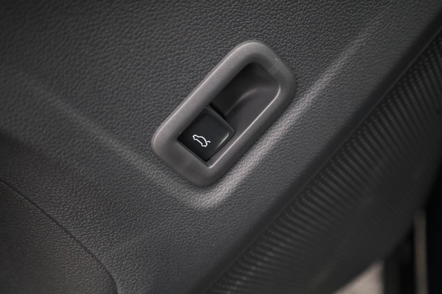 Volkswagen Tiguan Vehicle Image 12