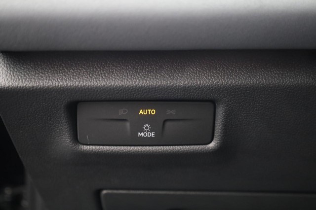 Volkswagen Tiguan Vehicle Image 13