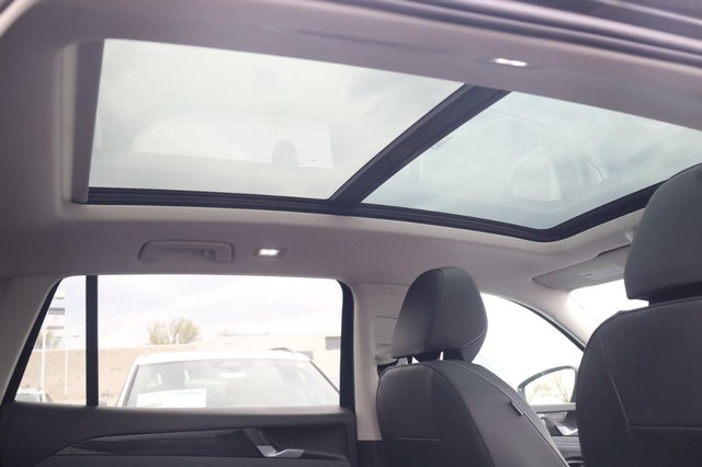 Volkswagen Tiguan Vehicle Image 21