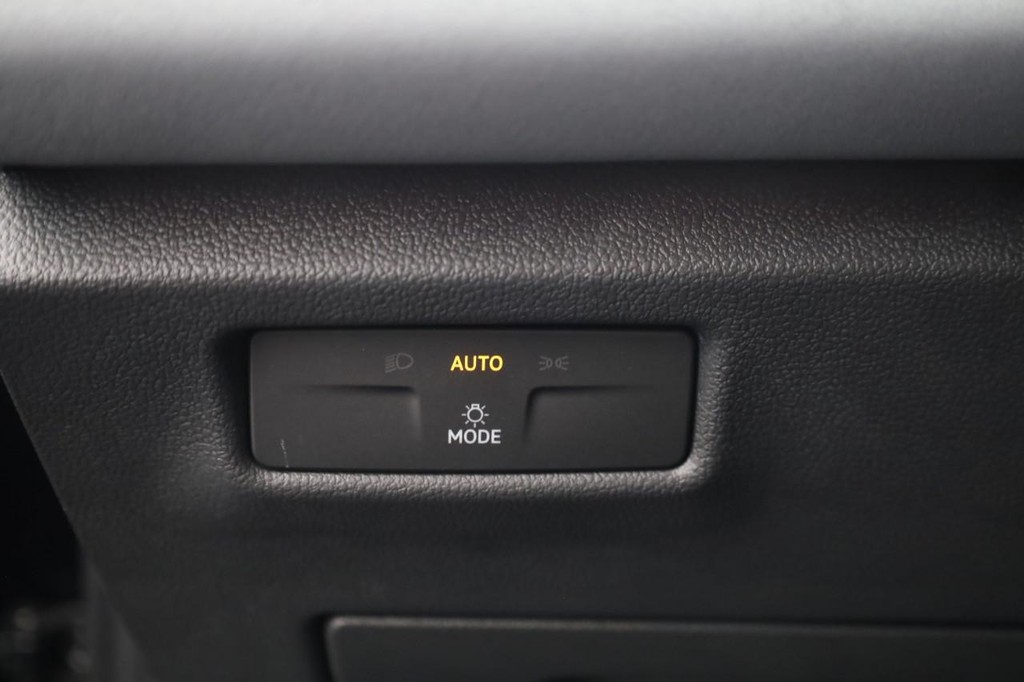 Volkswagen Tiguan Vehicle Full-screen Gallery Image 13