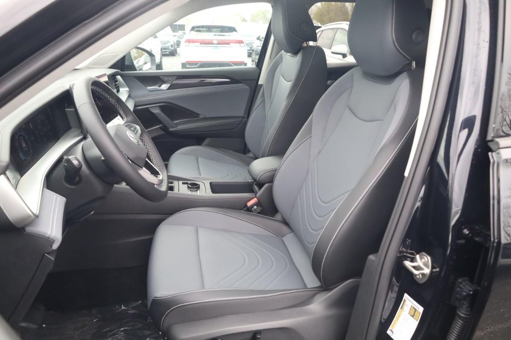 Volkswagen Tiguan Vehicle Full-screen Gallery Image 18