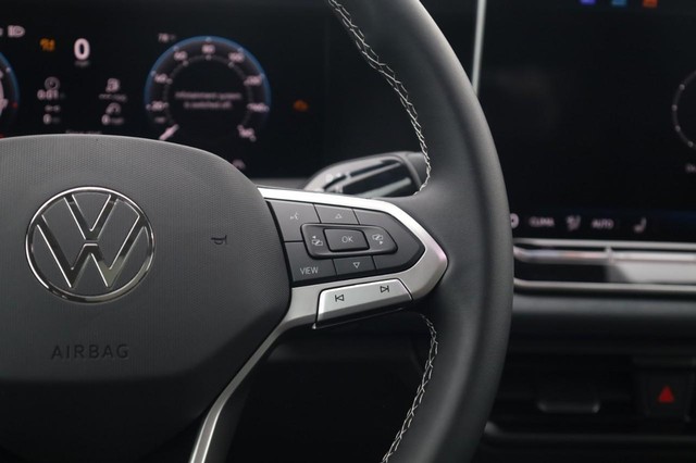 Volkswagen Tiguan Vehicle Image 09